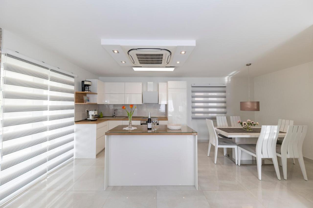 Joy 1 Apartment ノヴァリャ エクステリア 写真