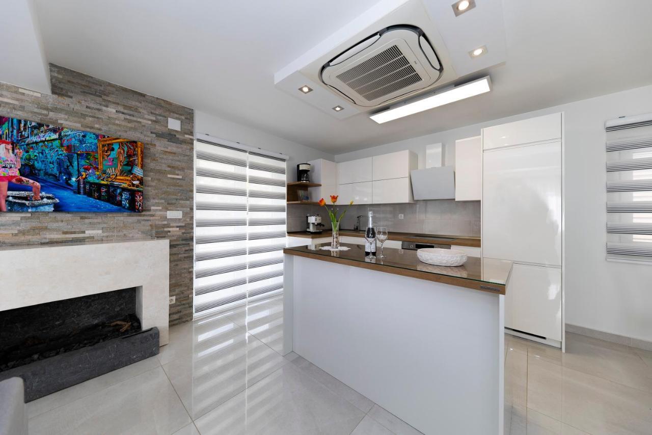 Joy 1 Apartment ノヴァリャ エクステリア 写真