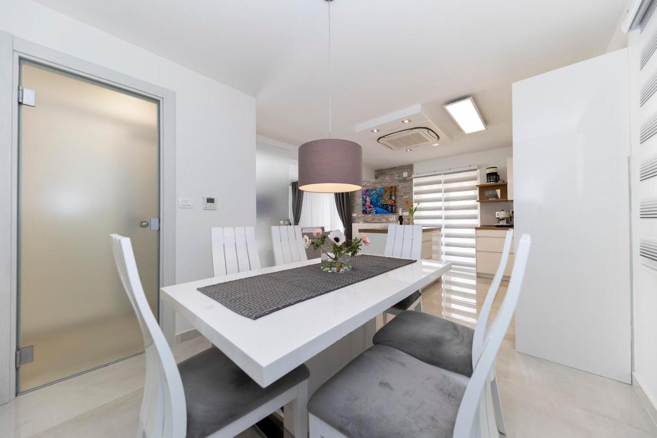 Joy 1 Apartment ノヴァリャ エクステリア 写真